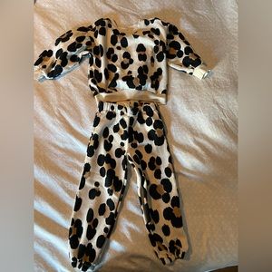 Gap leopard print matching sweatshirt and sweatpants.